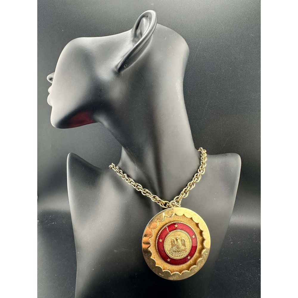 Vintage Gold Tone Eagle Medallion Red Enamel Star Pendant Necklace 051 (139)